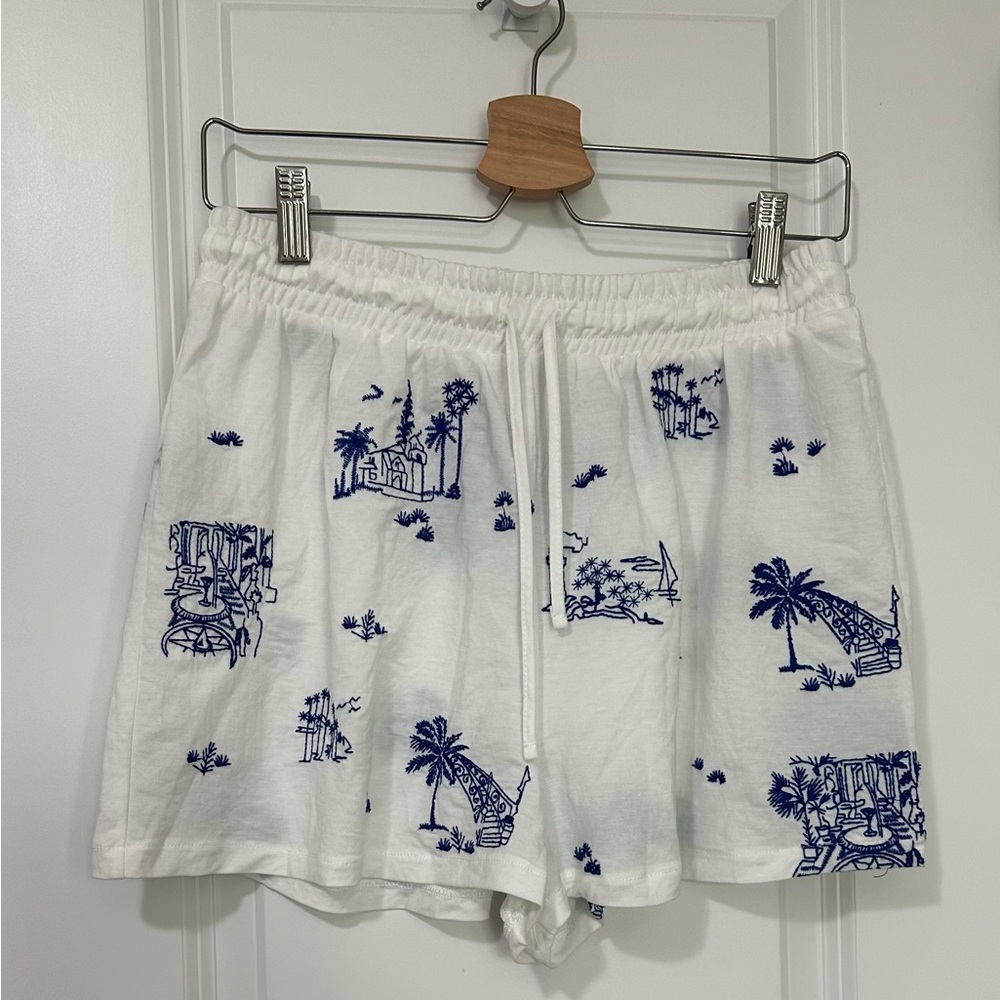 Zara White and Blue Embroidered Lightweight Women’s Shorts Size Medium NWT